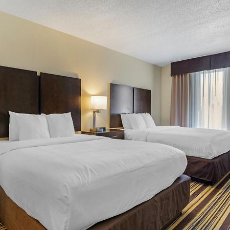 Comfort Inn & Suites Triadelphia Экстерьер фото
