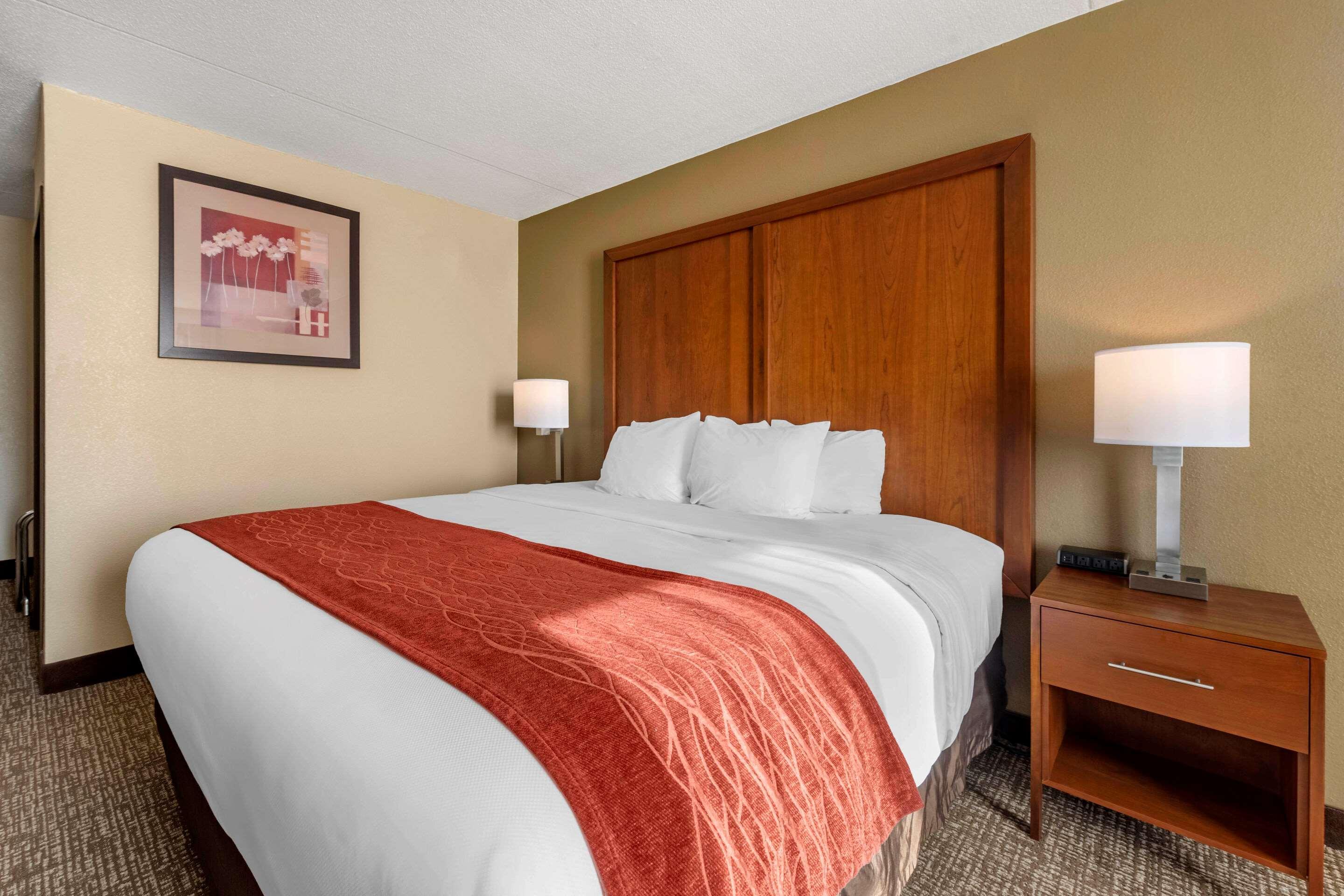 Comfort Inn & Suites Triadelphia Экстерьер фото