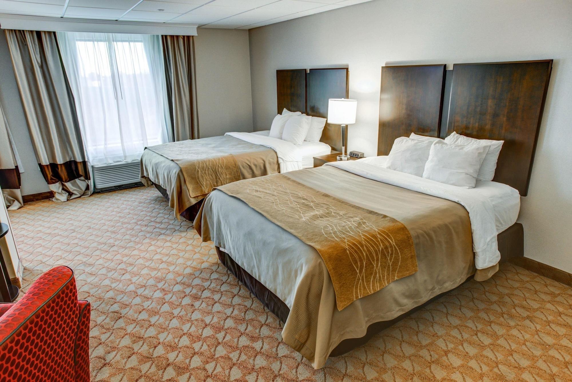 Comfort Inn & Suites Triadelphia Экстерьер фото