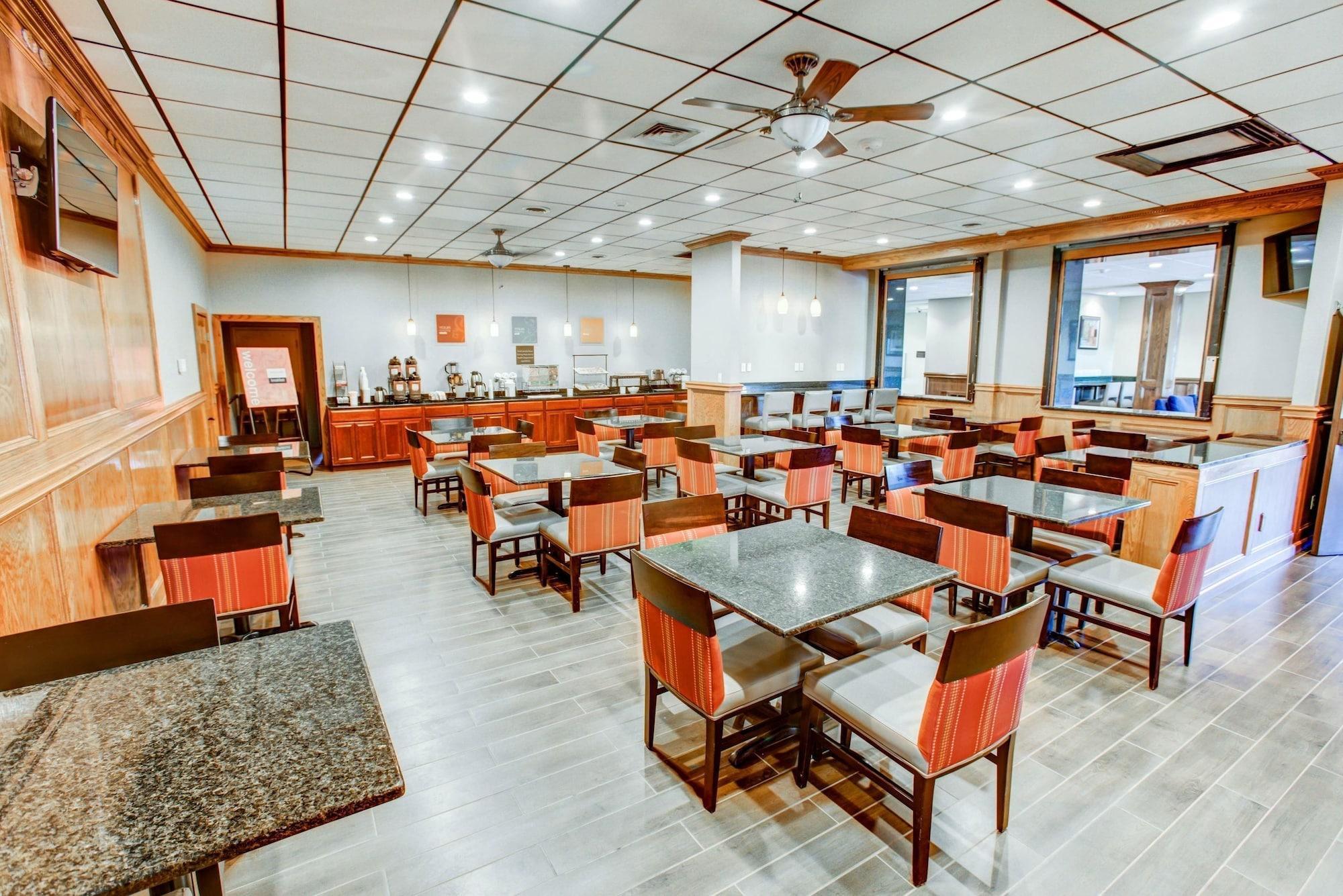 Comfort Inn & Suites Triadelphia Экстерьер фото