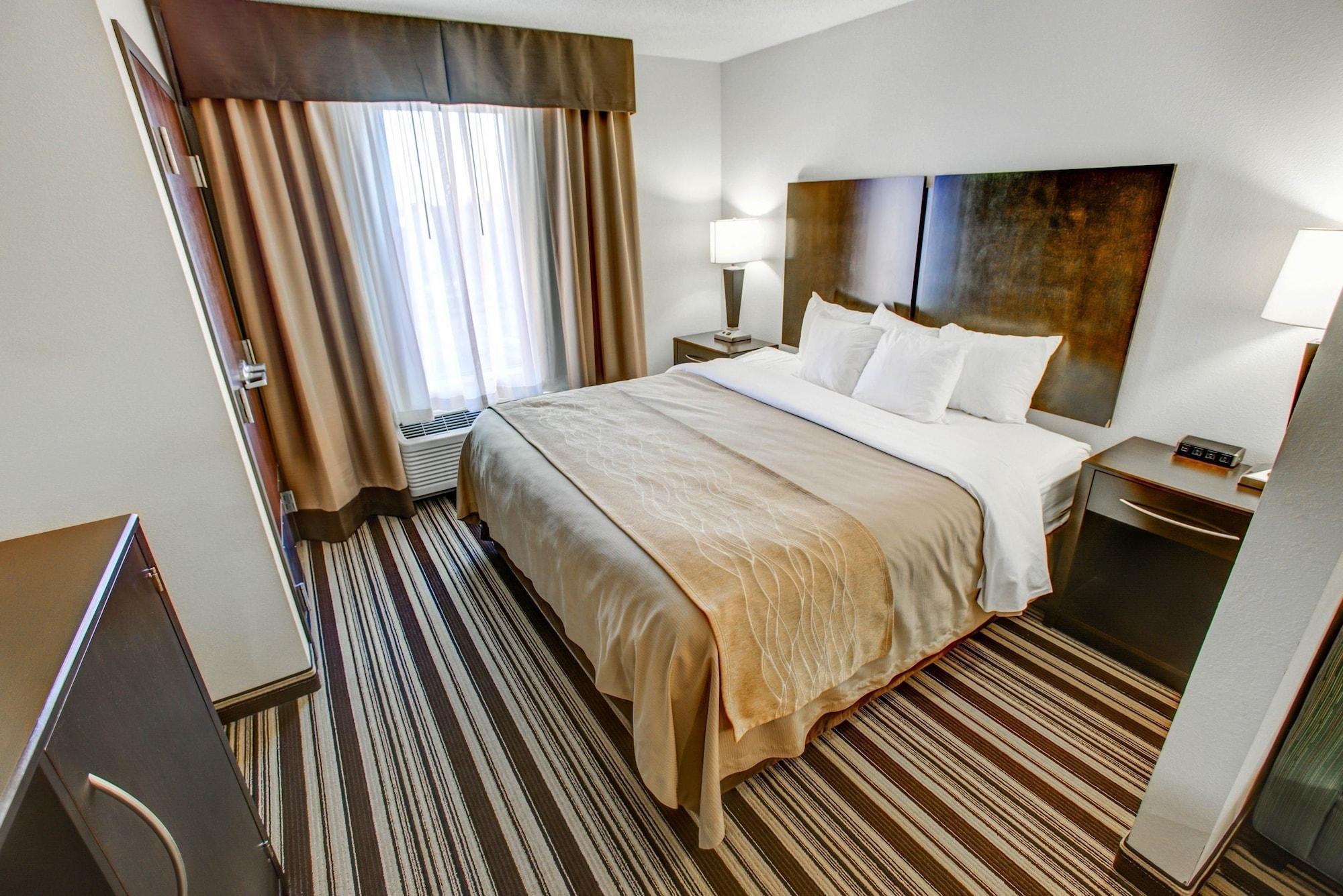 Comfort Inn & Suites Triadelphia Экстерьер фото