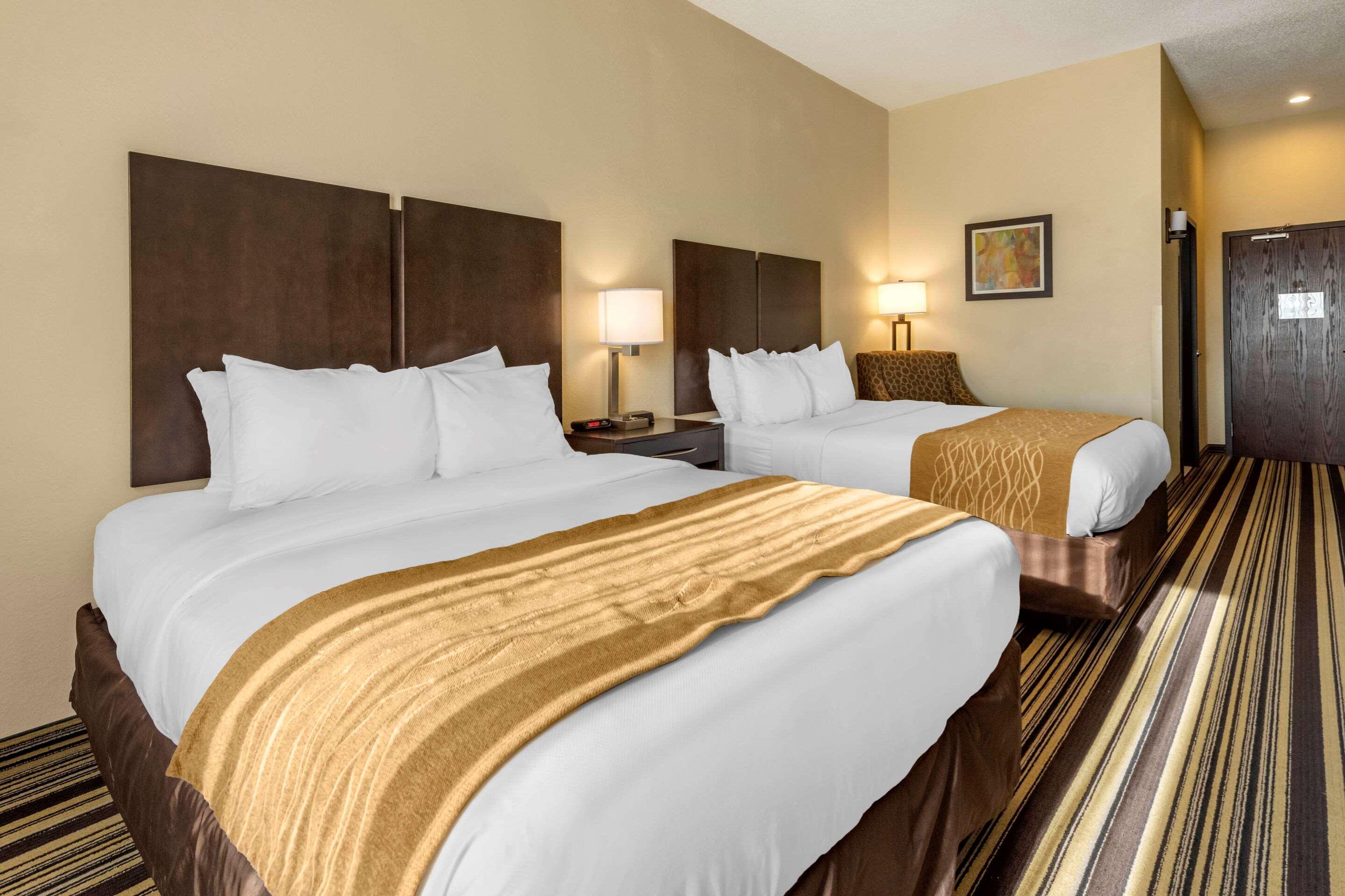 Comfort Inn & Suites Triadelphia Экстерьер фото