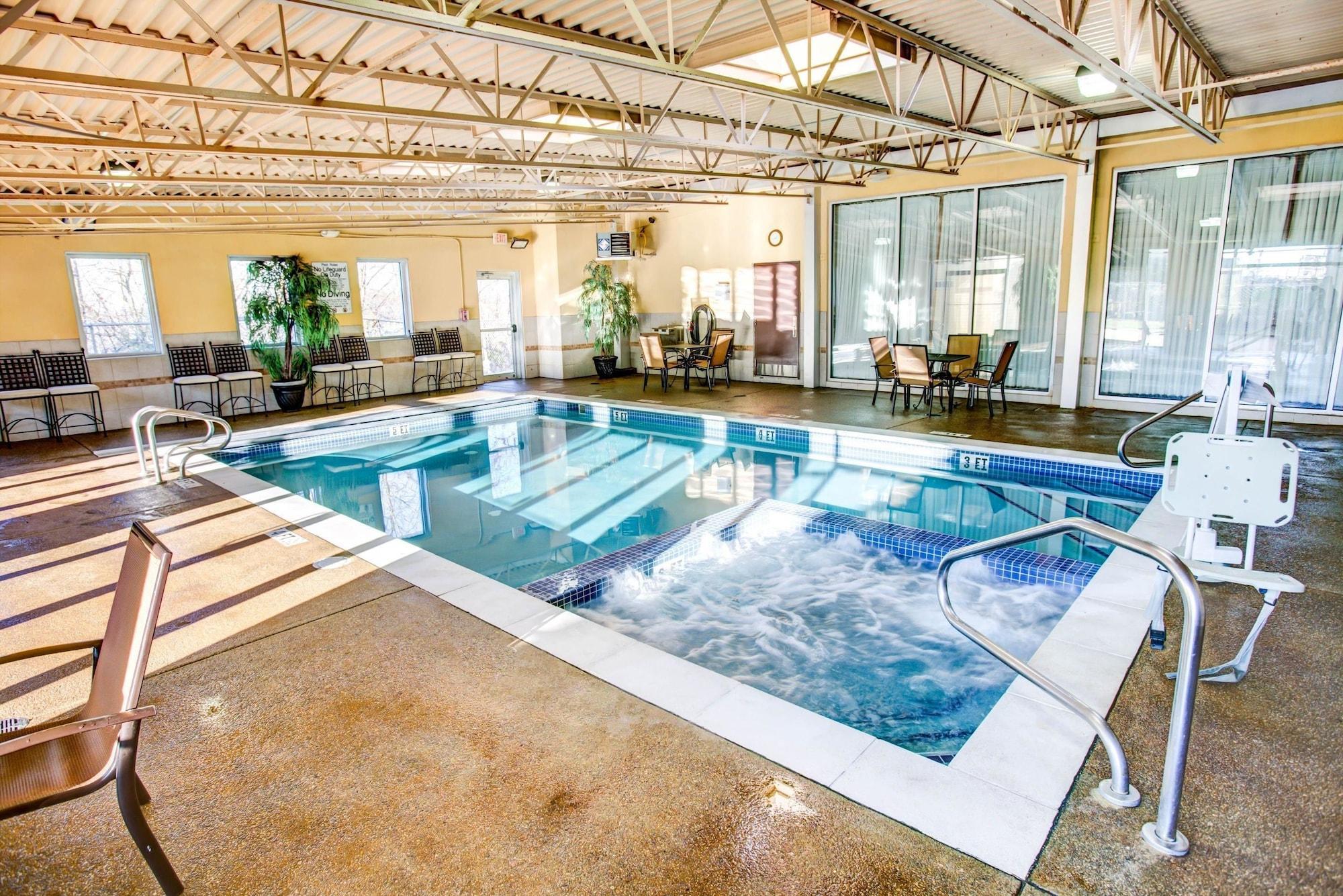 Comfort Inn & Suites Triadelphia Экстерьер фото
