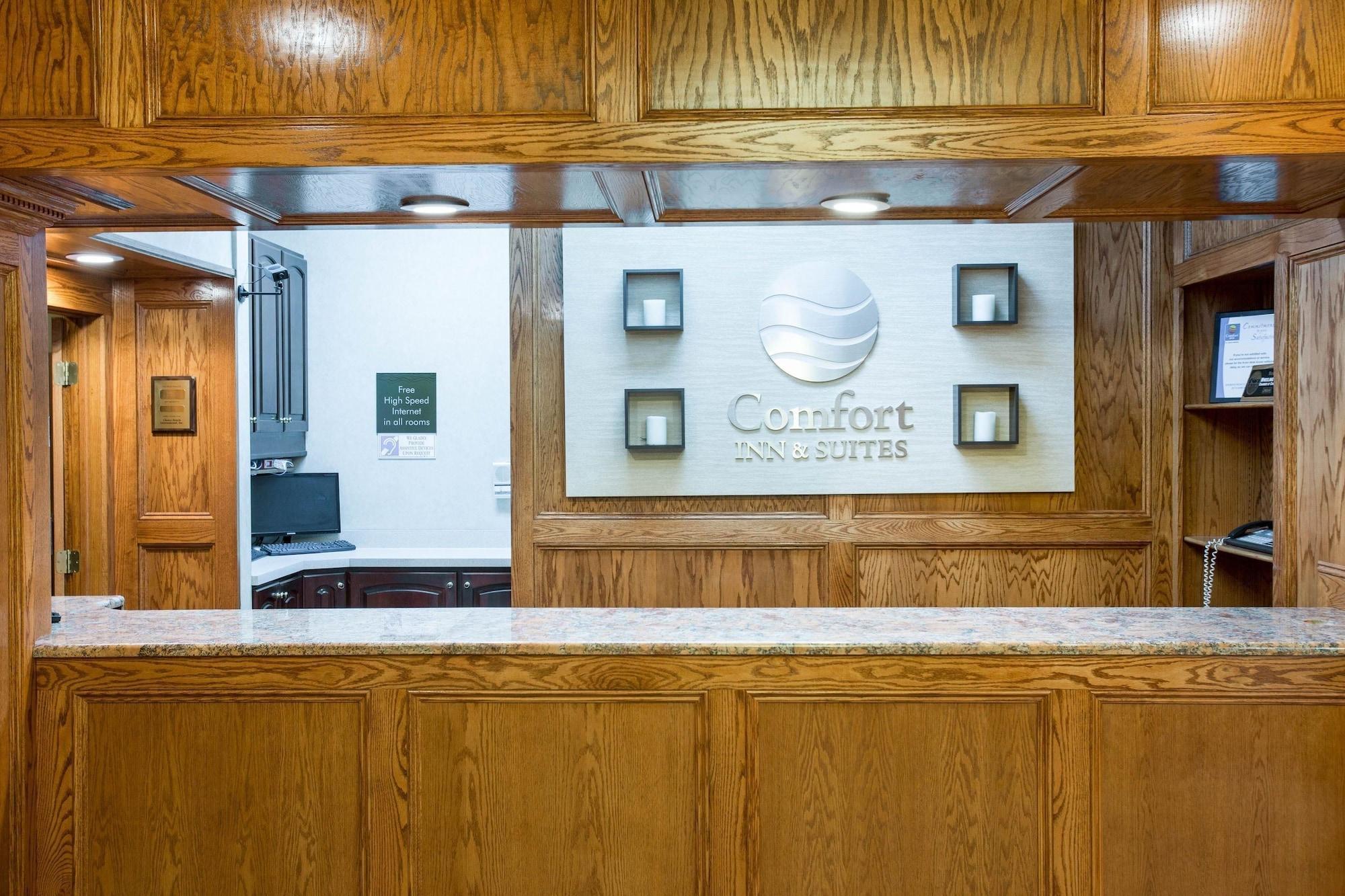 Comfort Inn & Suites Triadelphia Экстерьер фото