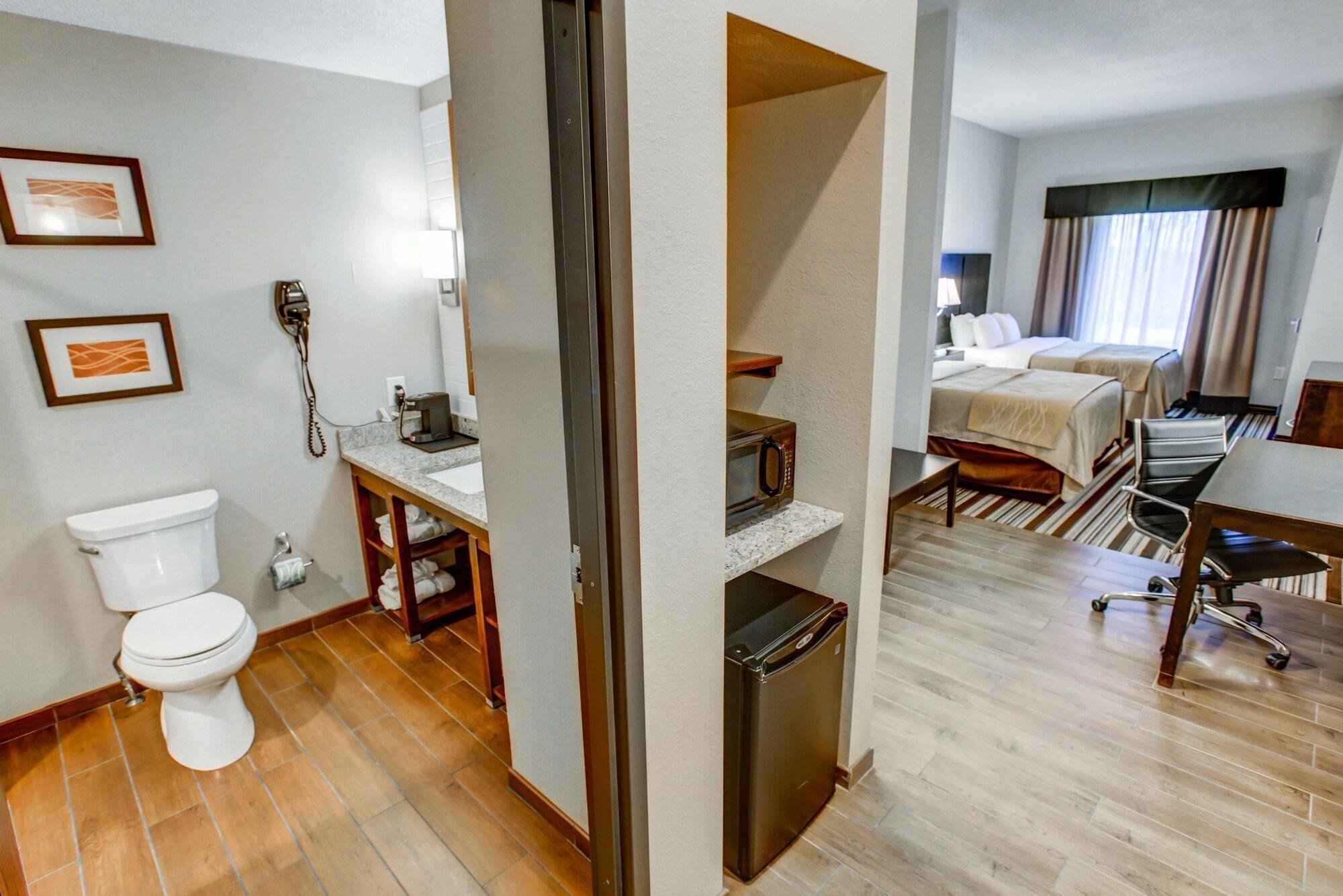 Comfort Inn & Suites Triadelphia Экстерьер фото