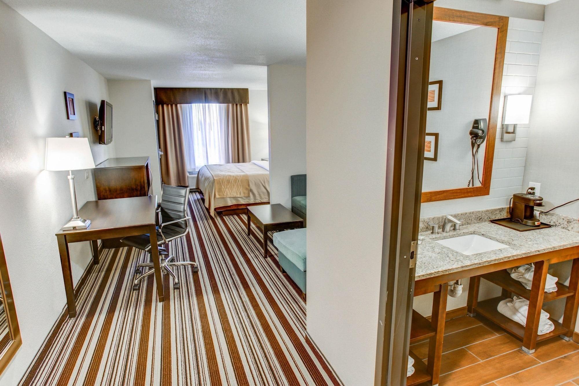 Comfort Inn & Suites Triadelphia Экстерьер фото