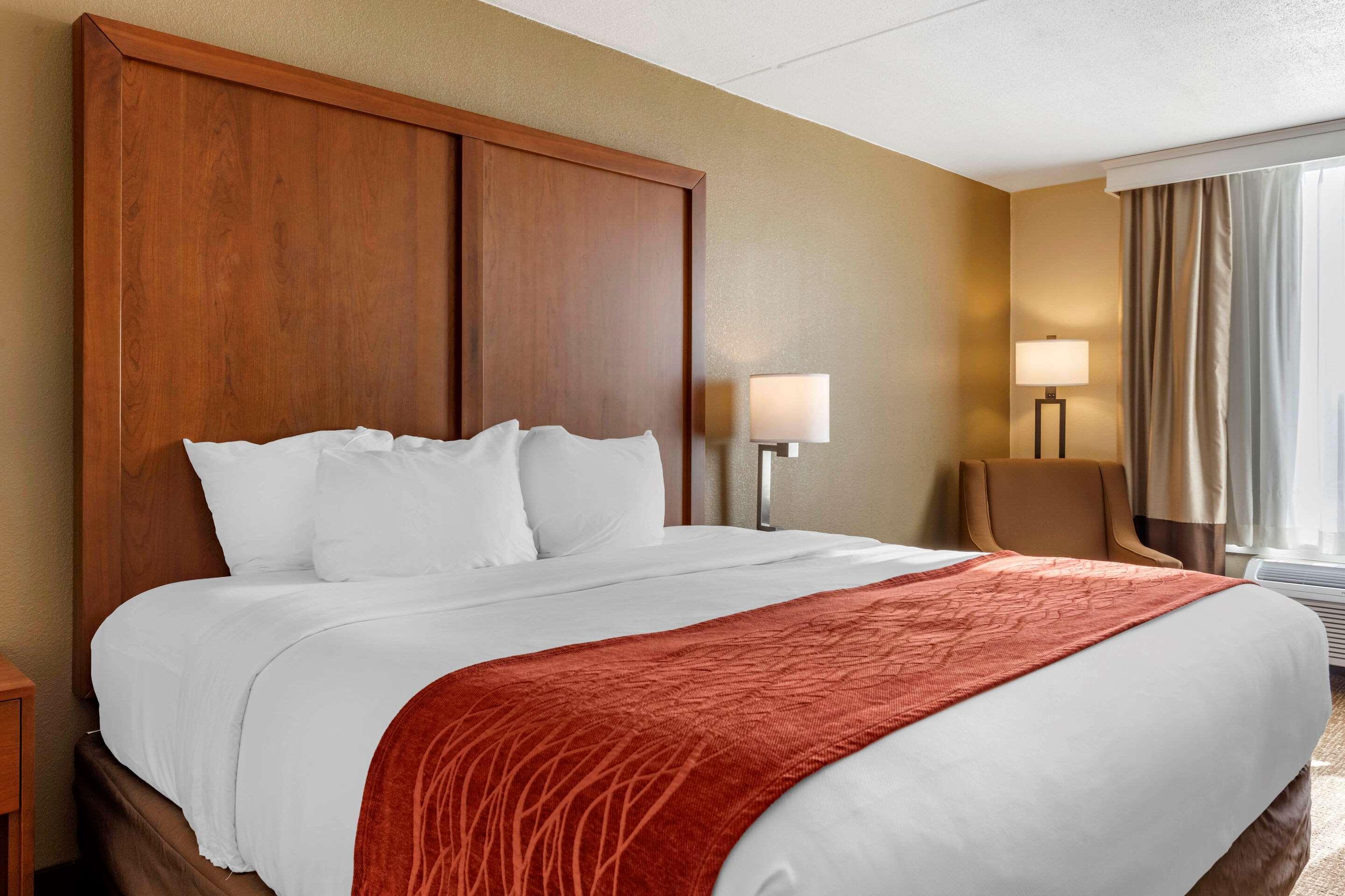 Comfort Inn & Suites Triadelphia Экстерьер фото