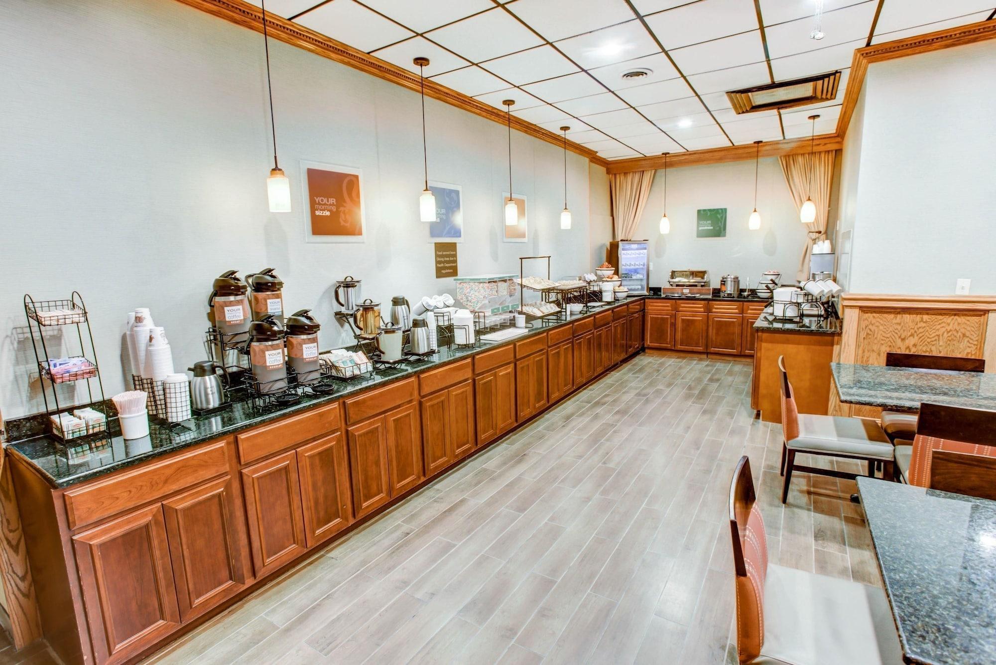 Comfort Inn & Suites Triadelphia Экстерьер фото