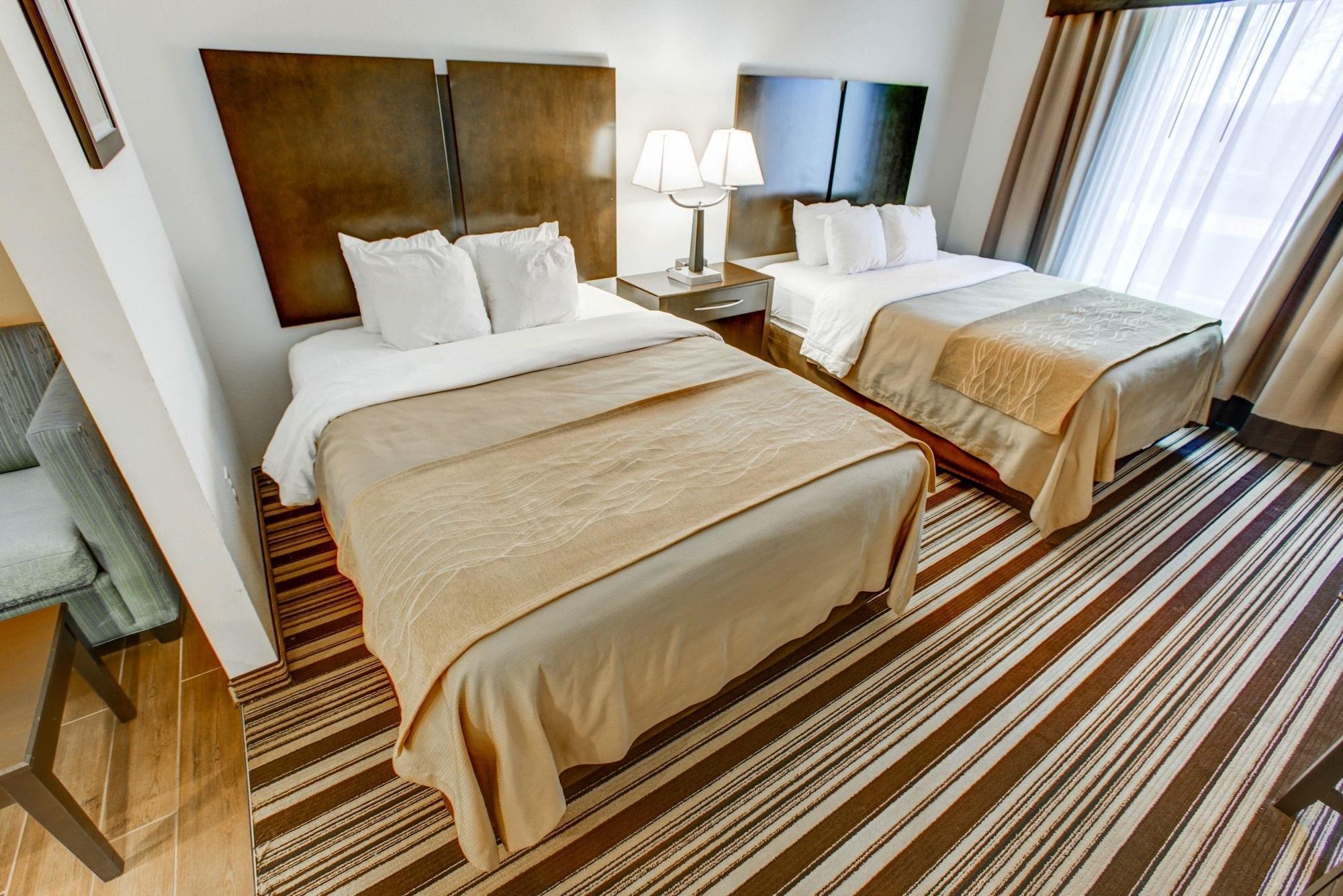 Comfort Inn & Suites Triadelphia Экстерьер фото