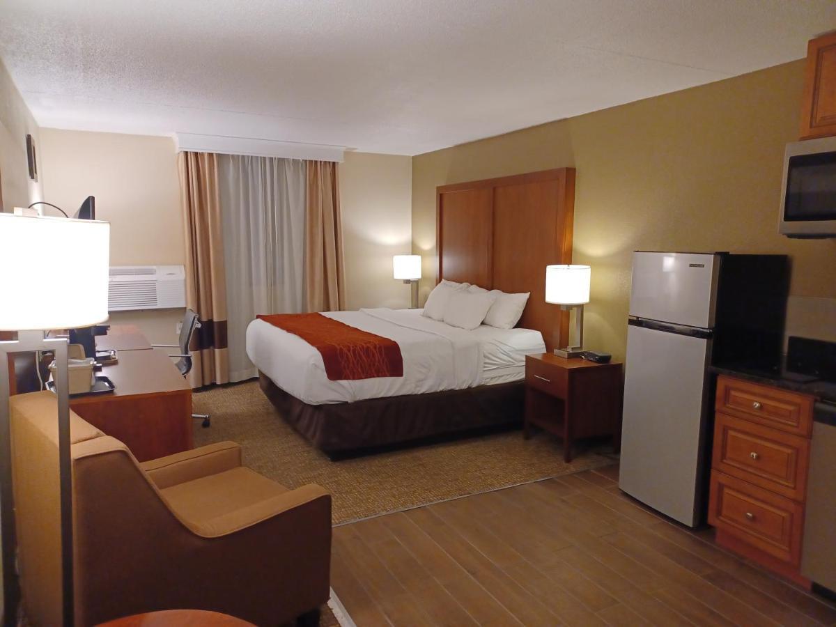 Comfort Inn & Suites Triadelphia Экстерьер фото
