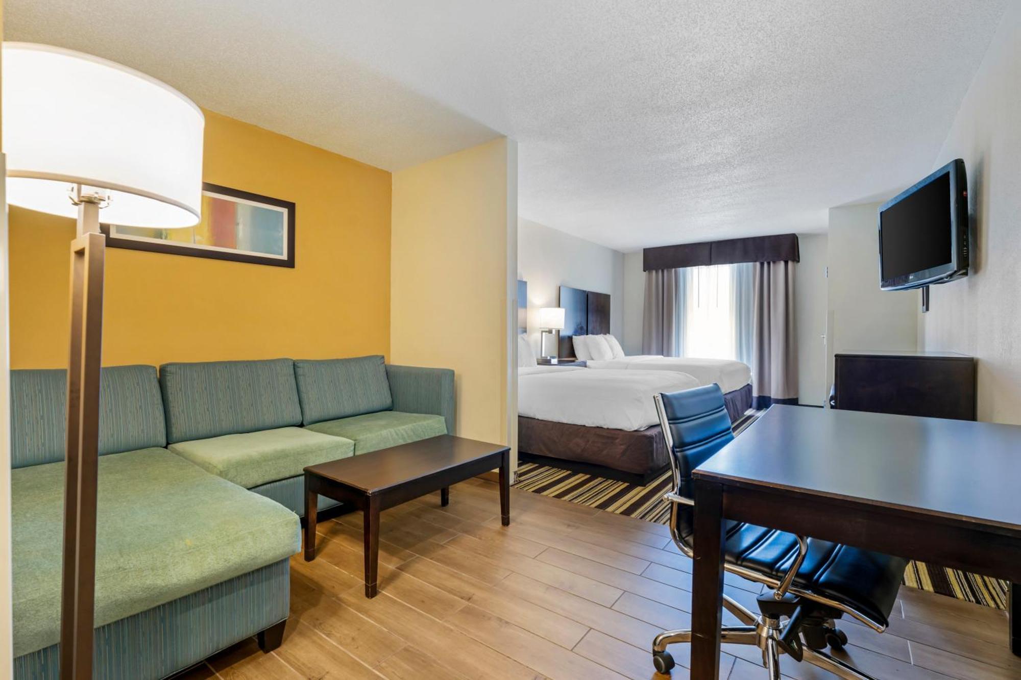 Comfort Inn & Suites Triadelphia Экстерьер фото