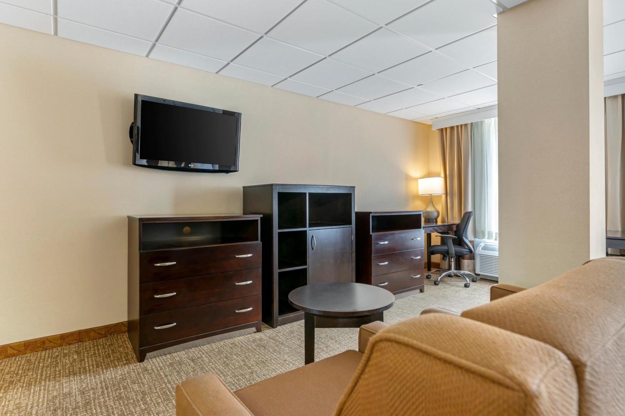 Comfort Inn & Suites Triadelphia Экстерьер фото