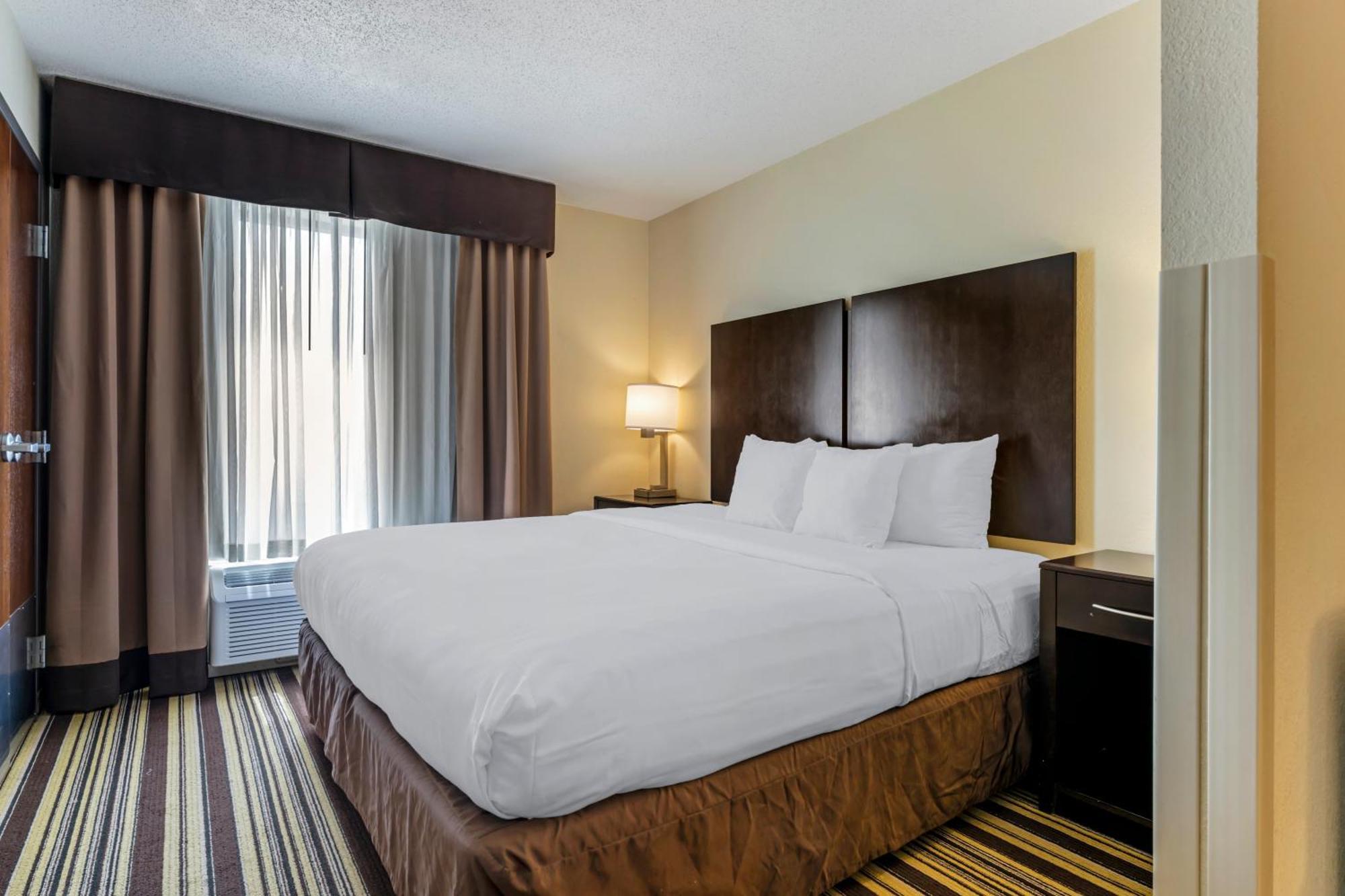 Comfort Inn & Suites Triadelphia Экстерьер фото