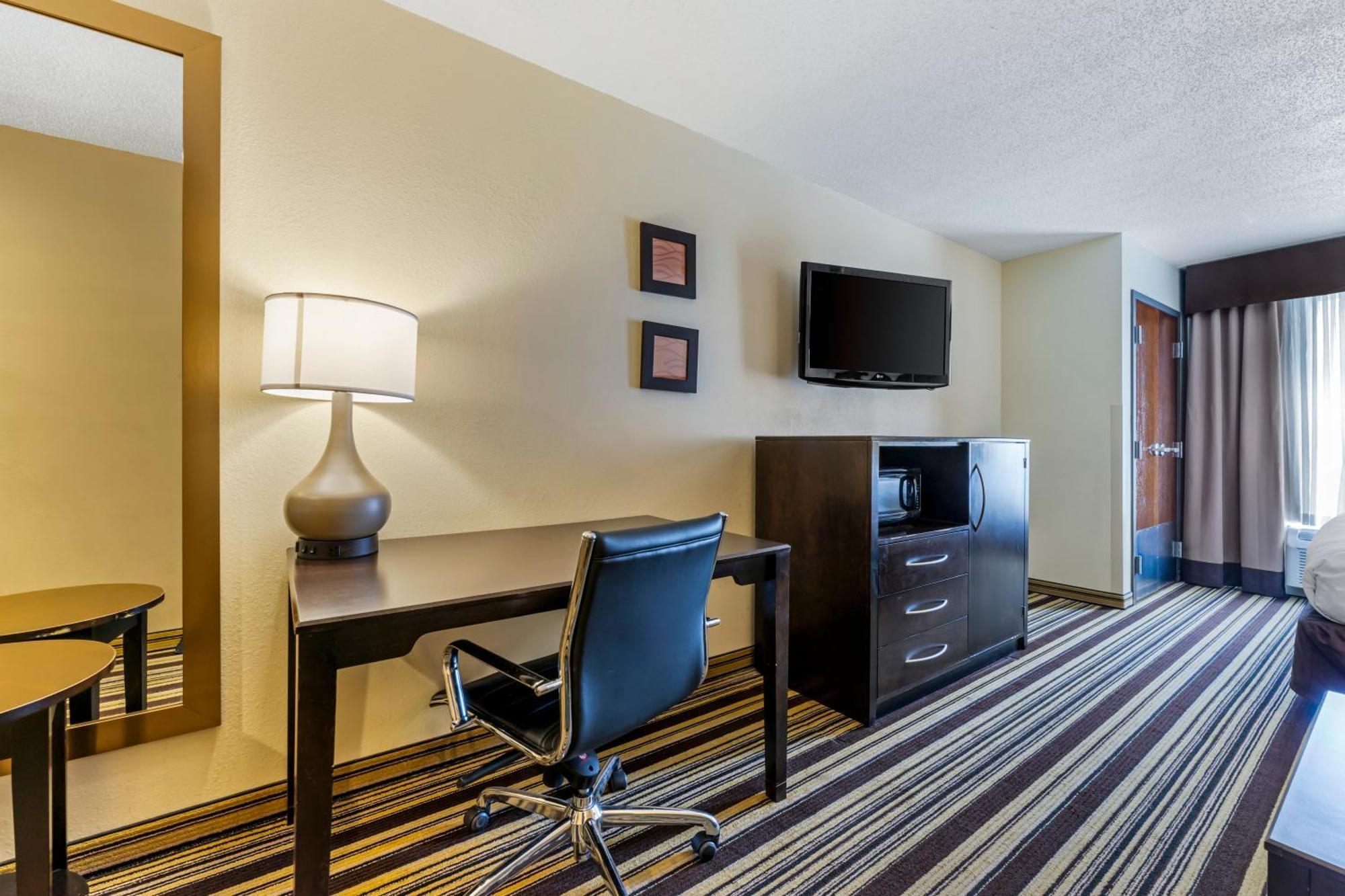 Comfort Inn & Suites Triadelphia Экстерьер фото