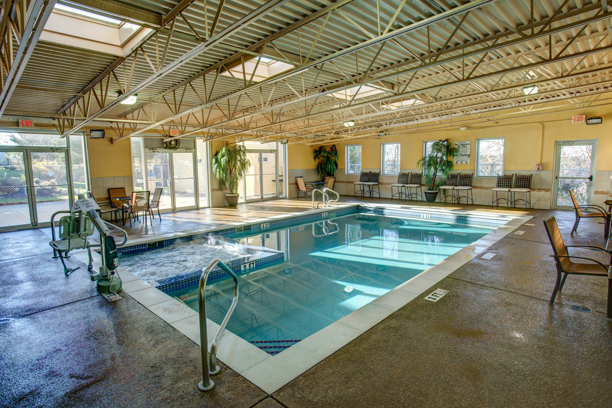 Comfort Inn & Suites Triadelphia Экстерьер фото